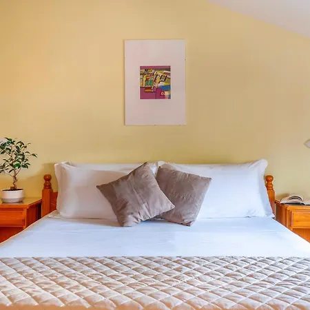 Iris Hotell 3*